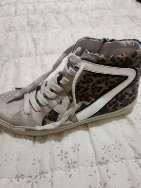 ShuShop Leopard-Pattern High Top Sneaker in Beige and Brown